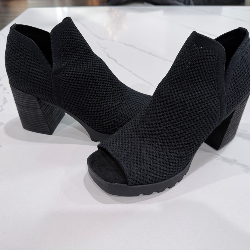 Eileen Fisher Black Textured Heeled Boots